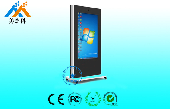 Dustproof TFT Outdoor Digital Display , Windows OS Digital Media Signage
