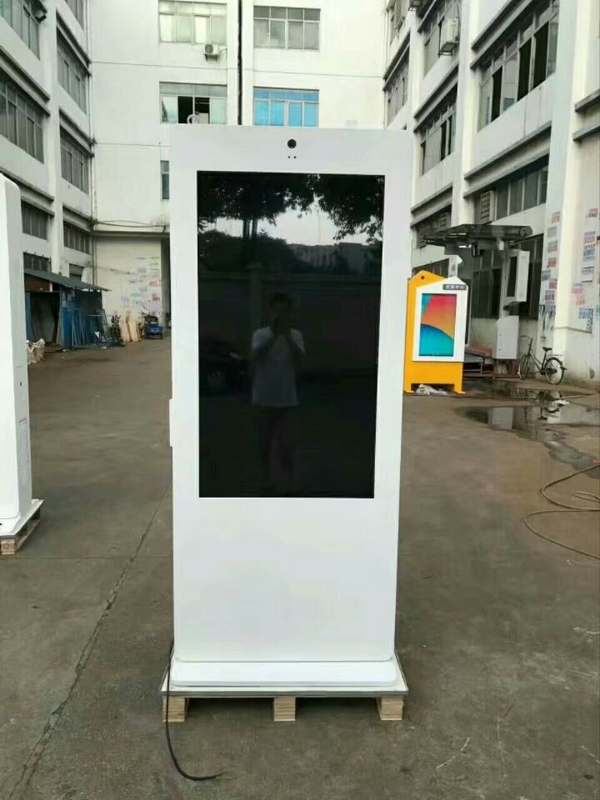 55 Windproof Stand Alone Digital Signage 1080P IP65 Lg Screen Andriod 5.1