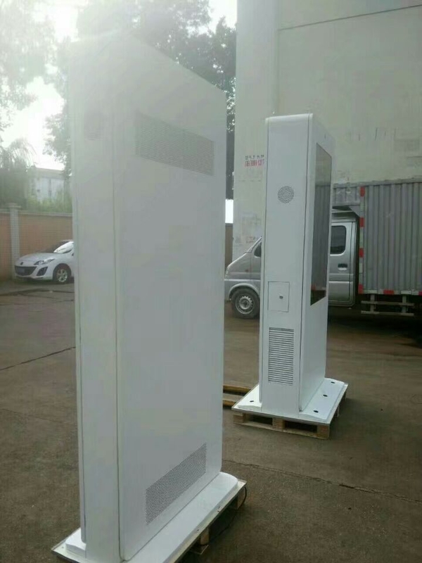 55 Windproof Stand Alone Digital Signage 1080P IP65 Lg Screen Andriod 5.1