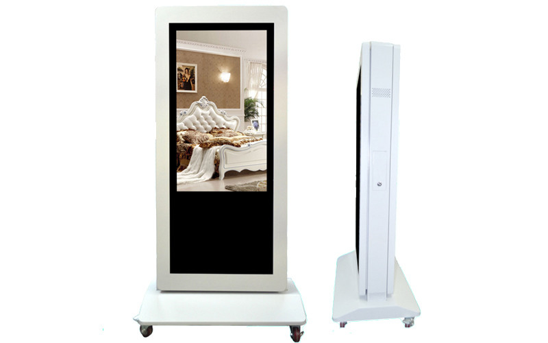 Dustproof Free Standing Outdoor Digital Signage Display For Supermarket
