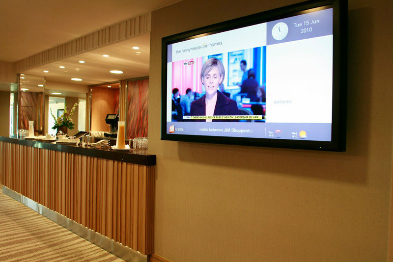 LG /  Wall Mount Large LCD Display Indoor , Os Windows