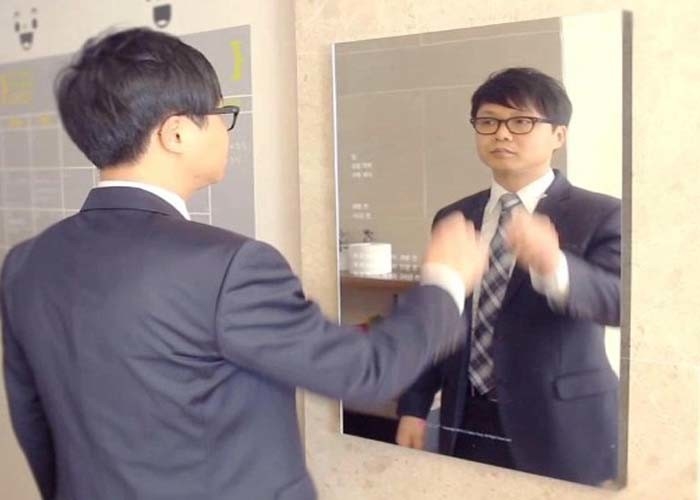 Interactive Magic Mirror Display Wide Viewing Angle Multi - Language Support
