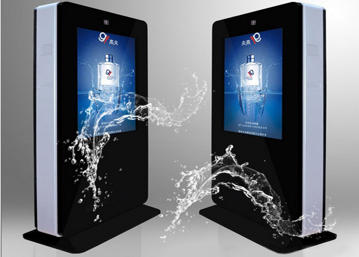 AC 100-240V Outdoor Digital Signage 65 Inch 1920x1080 Resolution With Smart App