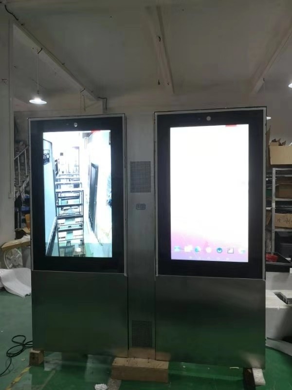 Outdoor Floor Standing Advertising Player Lcd 55" Aluminum Alloy Material 50/60 HZ