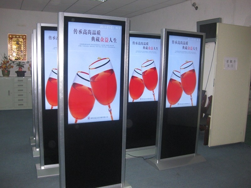 HD Free Standing Digital Signage For Shopping Mall Digital Advertising Display