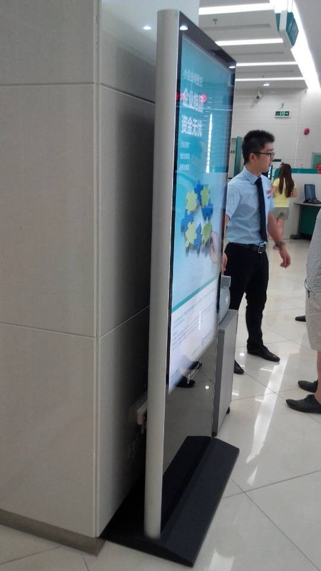 58 Inch Bank LCD Digital Signage Display Floor Standing With 3G / WIFI