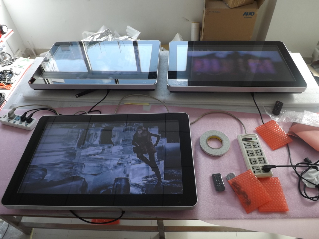 Wifi / 3G 32 Inch Wall Mount LCD Display Infrared Sensor dustproof